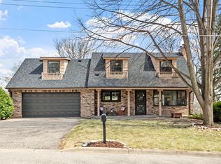1341 Valleyview Rd, Chaska, MN 55318
