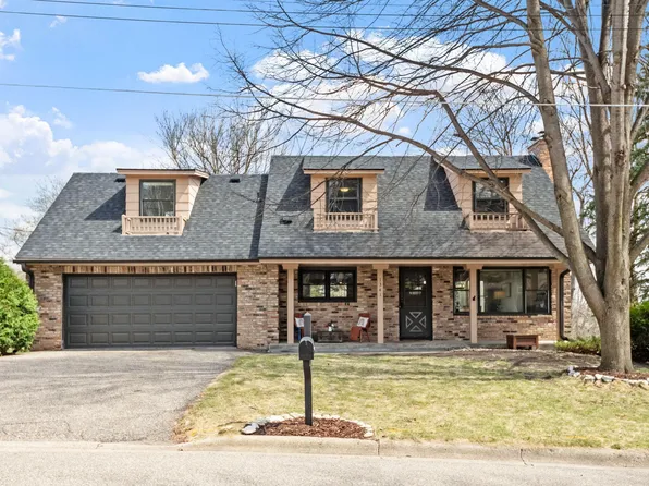 1341 Valleyview Rd, Chaska, MN 55318