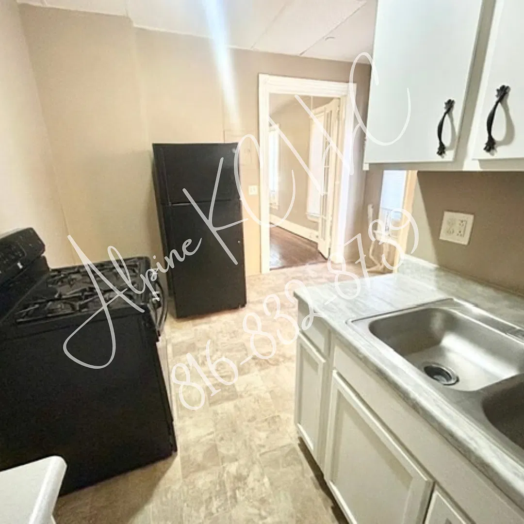 631 S Fuller Ave — Photo 4