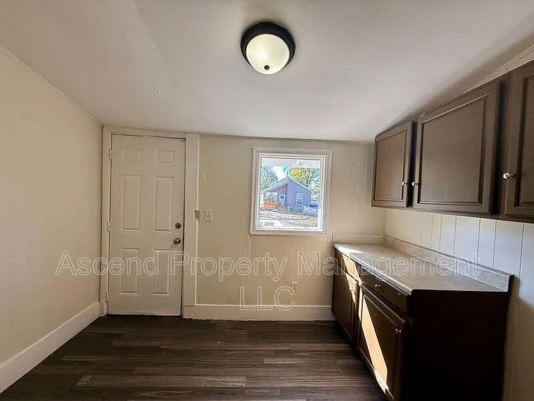 2810 E 46th St #B — Photo 13