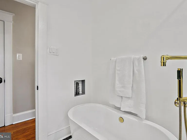 2347 S Arlington Ridge Rd — Photo 19