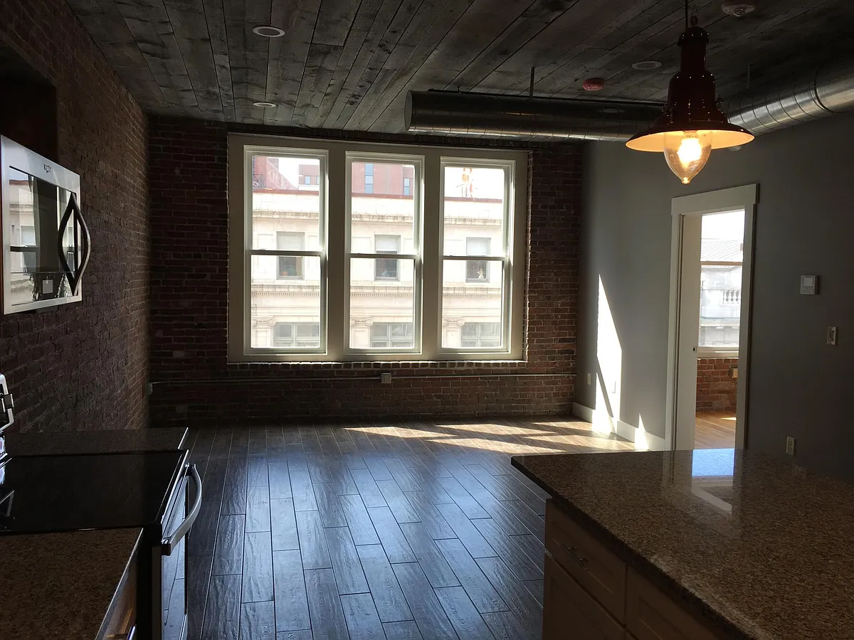 Building Photo - 18 State St #2A