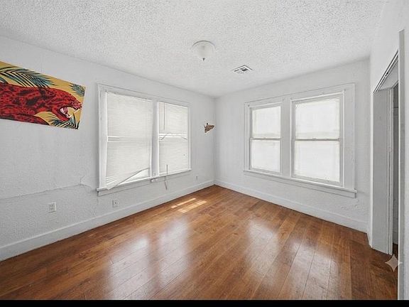 4th image of 4801 N Blackwelder Ave