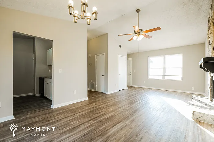 1127 Mainstreet Valley Dr — Photo 4