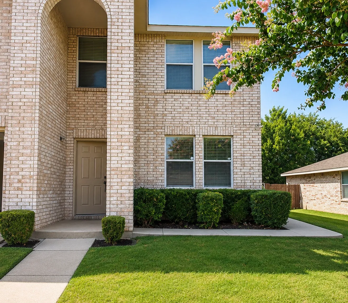 5 bed, 3994 sqft, $3,495 — Photo 3
