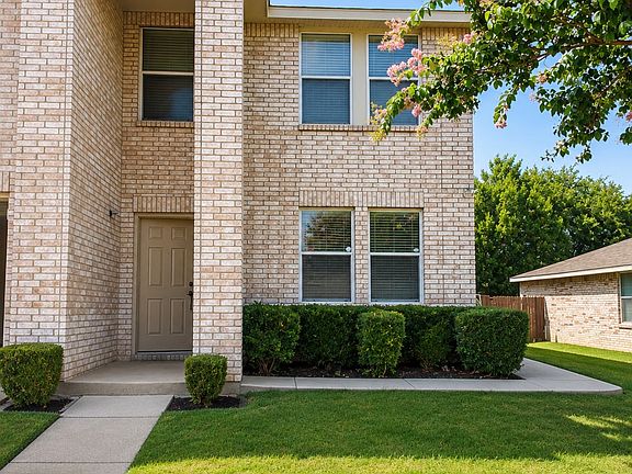 3rd image of 511 Travis Ranch Trl
