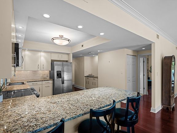 5th image of 1829 Senate St APT 2B