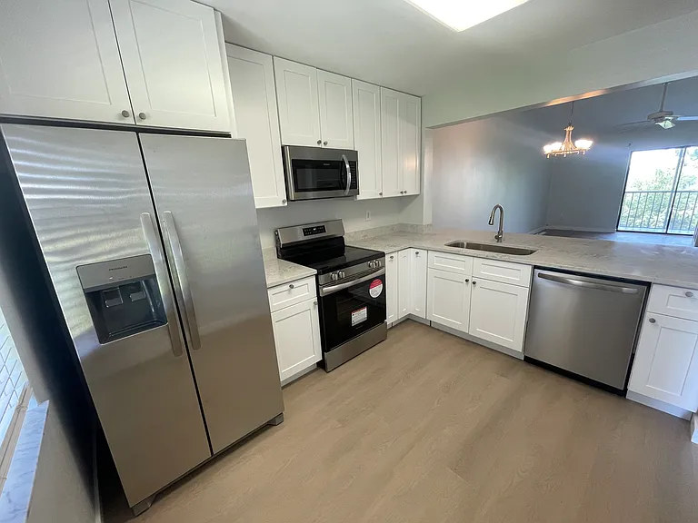 2091 NW 21st Ter #106 — Photo 3
