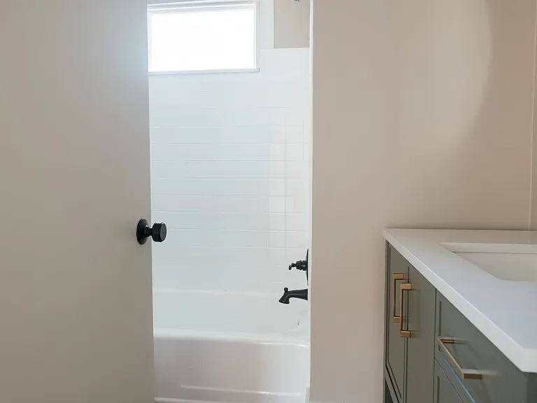 332 Guilford St — Photo 28