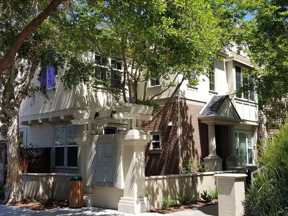 Street View - Front / Main entrance