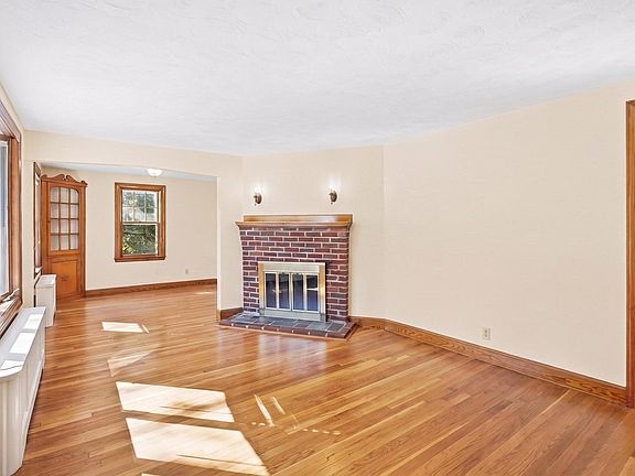 2nd image of 36 Maynard Rd #36