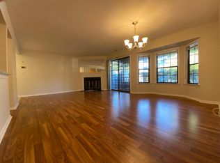 606 Woodhaven Dr, Edison, NJ