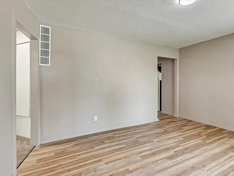 1536 SW 52nd St — Photo 10