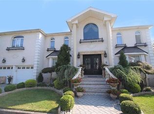 15 Cottontail Ct, Staten Island, NY 10312