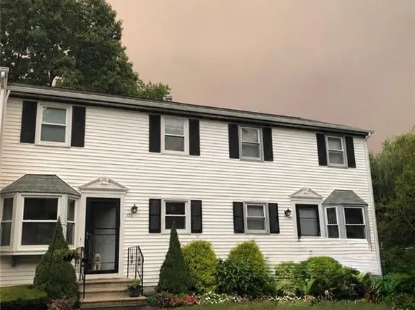 205 Woodhaven Ct, Cranston, RI 02920