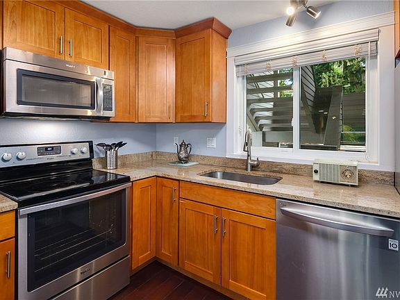 4th image of 13601 NE 8th St APT 201