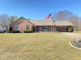 2174 S Oakwood Dr, New Palestine, IN 46163