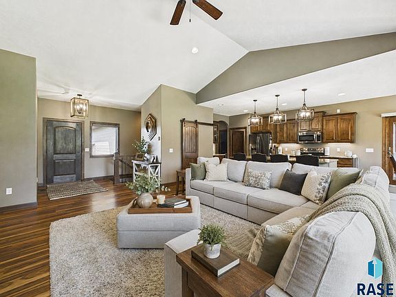 2nd image of 1008 S Torrey Pine Ln