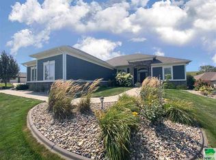 955 N Falcon Ct, Hinton, IA 51024