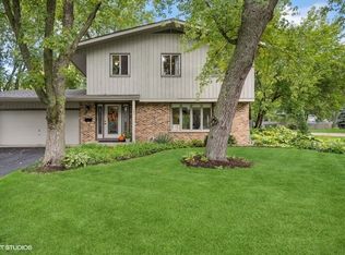 933 Foxwood Cir, Geneva, IL 60134