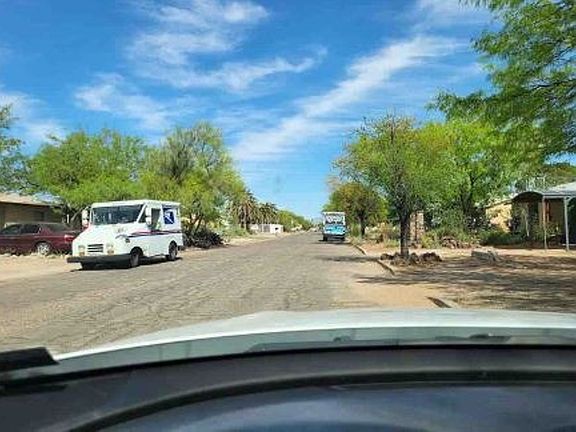Exterior Neighborhood (street photo)