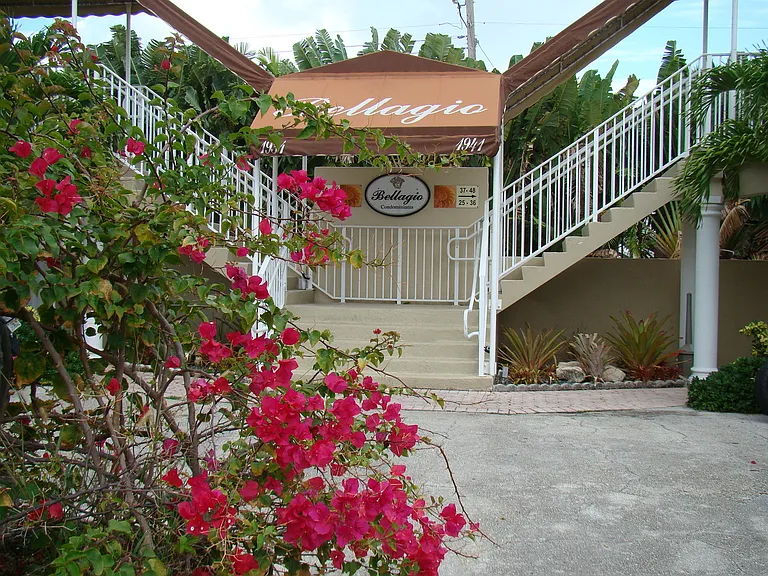 Bellagio Apartments — Photo 43