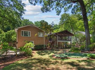 2922 Round Hill Rd, Greensboro, NC 27408