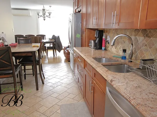 2070 Pearson Street image 17 of 36