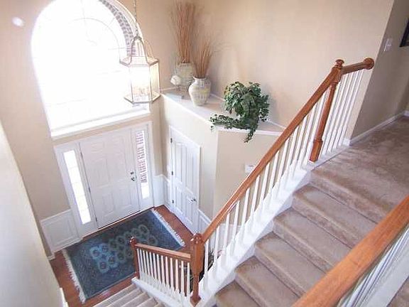 2nd image of 5925 Porter Ln