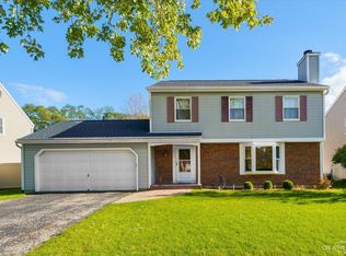 1552 Banbury Ave, St Charles, IL 60174