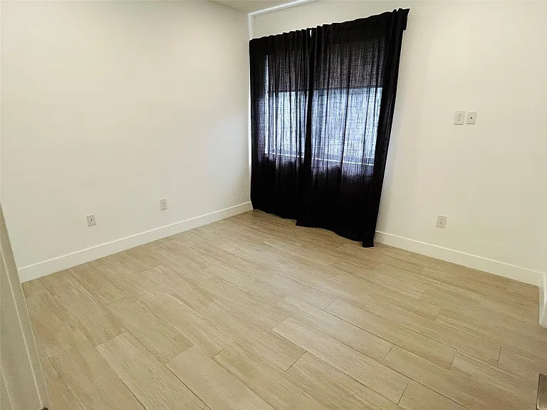 310 SW 9th St #1 — Photo 16