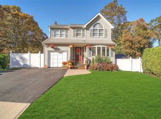 34 Kensington Way, Port Jefferson Station, NY 11776