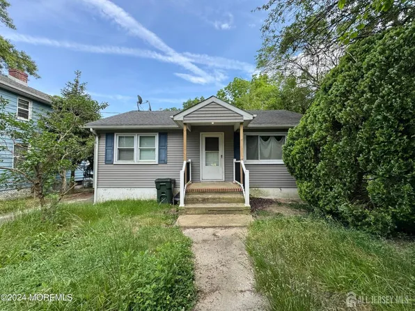 42 E 5th St, Howell, NJ 07731