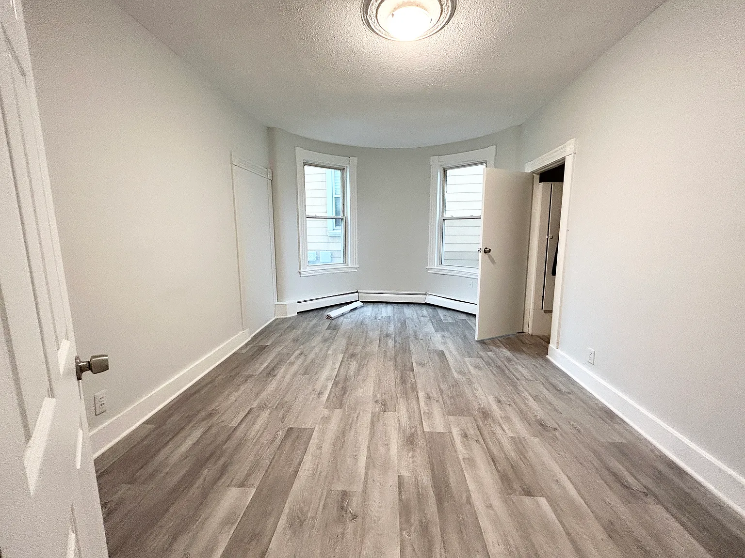3 bed, 9999 sqft, $3,200 — Photo 3