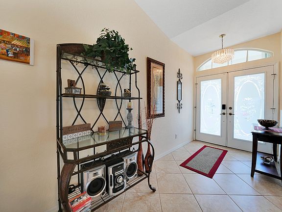 3rd image of 260 Rotonda Cir