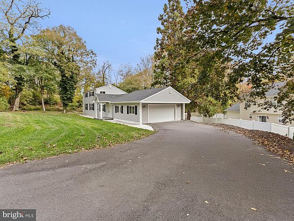 2nd image of 700 Crooked Ln