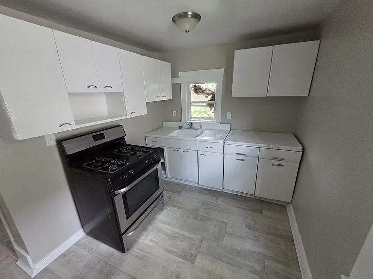 1046 W Maple Ave — Photo 8