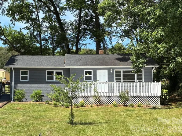 305 Forestway Dr, Mount Holly, NC 28120
