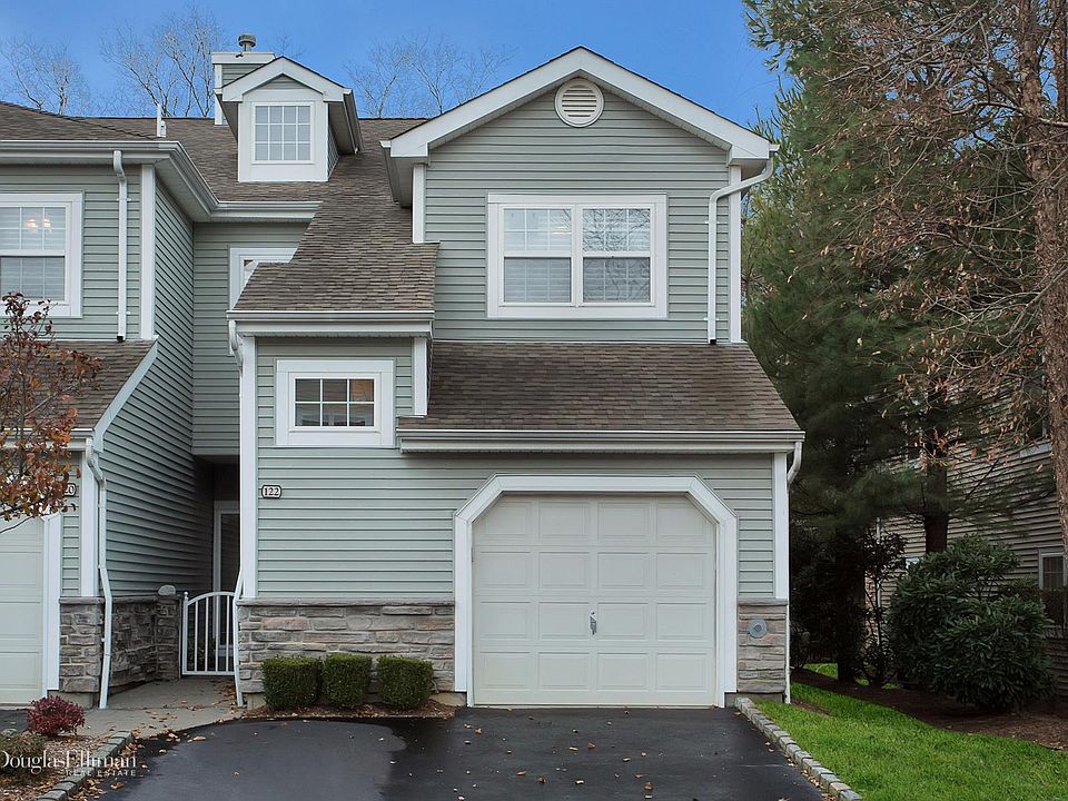 1st image of 122 Carriage Ln