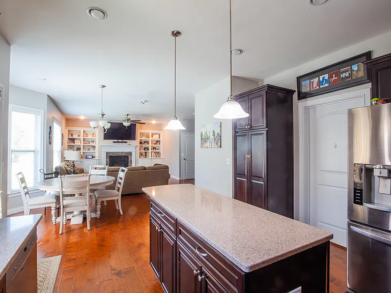 1779 Victoria Ct — Photo 11