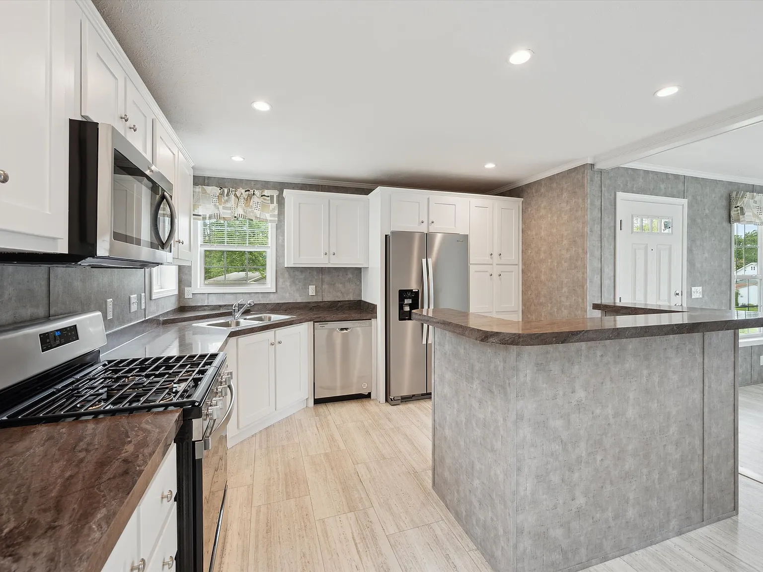 Laurel Woods — Photo 3