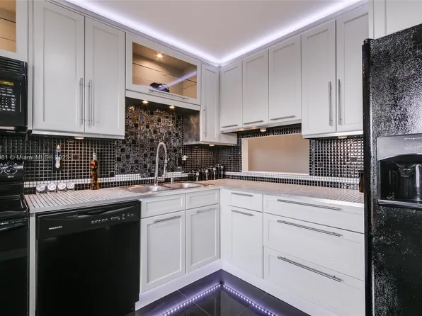5100 Washington St APT 303, Hollywood, FL 33021