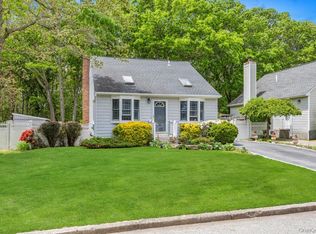 134-1 13th Ave, Holtsville, NY 11742