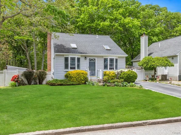 134-1 13th Avenue, Holtsville, NY 11742