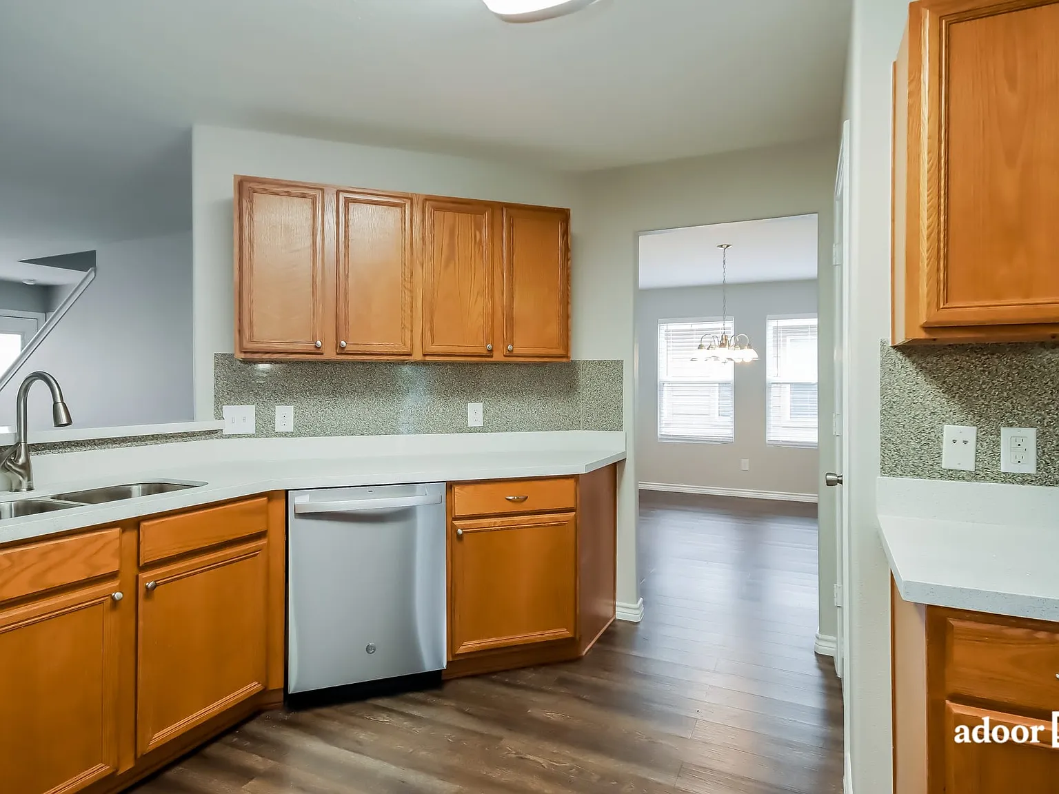 4 bed, 2.5 bath, 2292 sqft, $1,995 — Photo 2