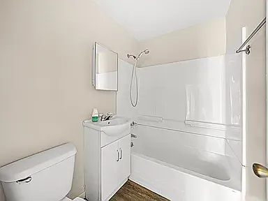 3 bed, 1299 sqft, $2,500 — Photo 2