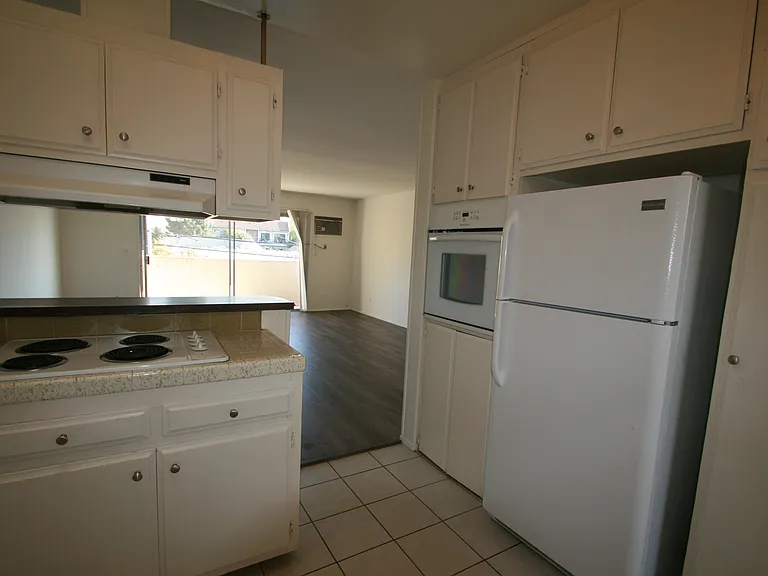 11920 Mayfield Ave #12 — Photo 6