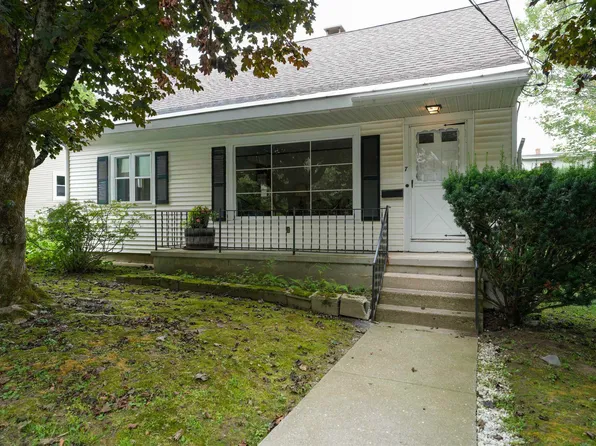 7 Hyde Street, Rockingham, VT 05101