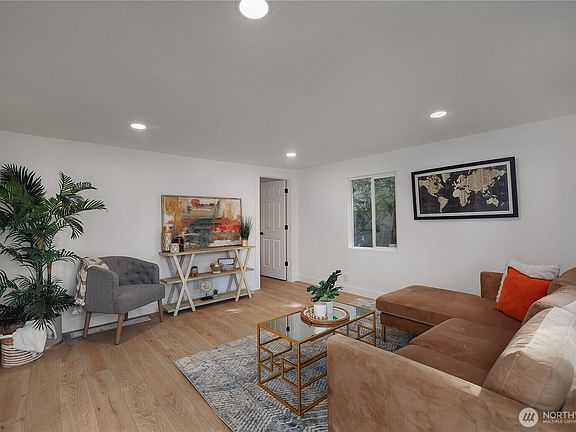 2nd image of 1132 Puget Street NE