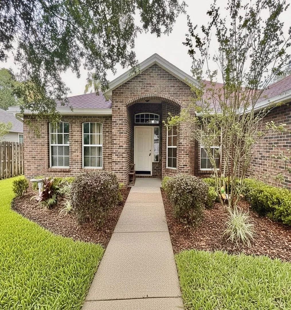 4 Bed 3 Bath Home. Over 2,400 sqft Near Jacksonville Beach. Amenities, Bonus Room, Guarded Gate. ... — Photo 1
